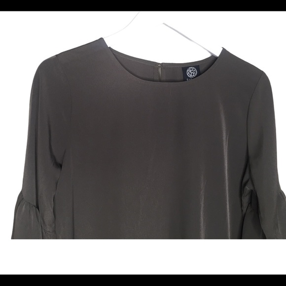 BOBEAU (Nordstrom) Blouse With 3/4 Bell Sleeve Detail  Olive Green Size Medium - Picture 5 of 10